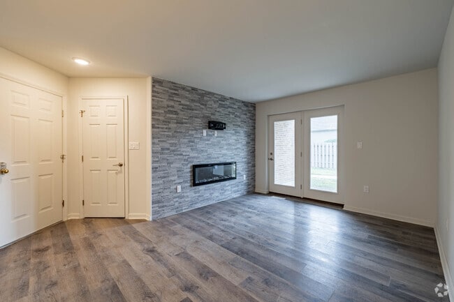 1BR, 1BA - 663SF - Living Room