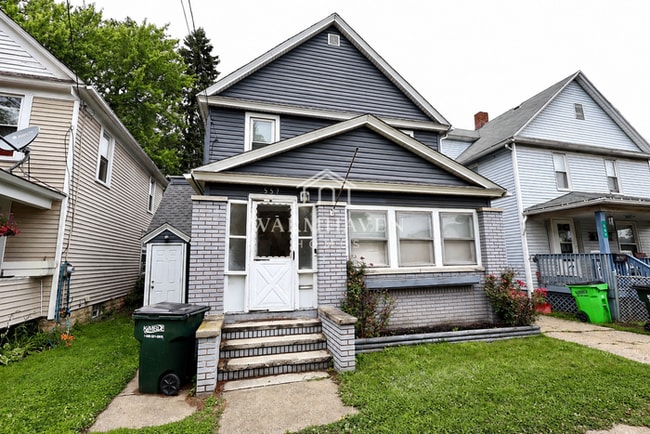 Building Photo - 557 W Hopocan Ave