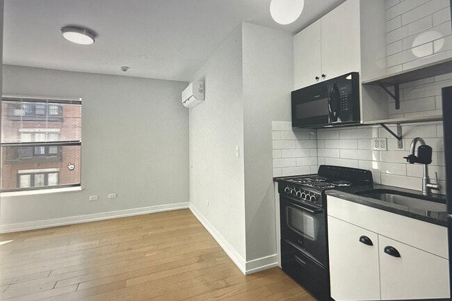 Photo - 6018 N Winthrop Ave Unit 202