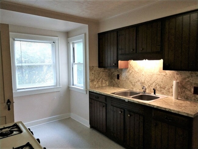 Photo - 181 E State St