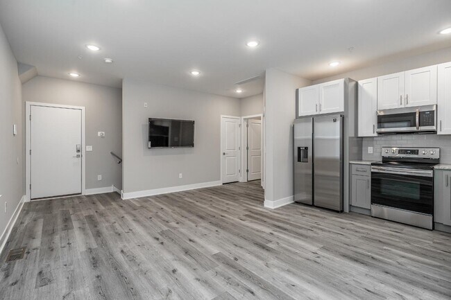 Building Photo - 616 Union St