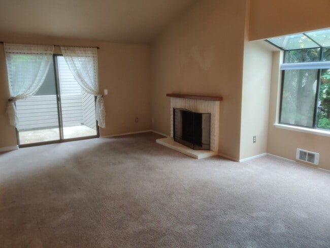 Building Photo - Condo near the beach - top floor