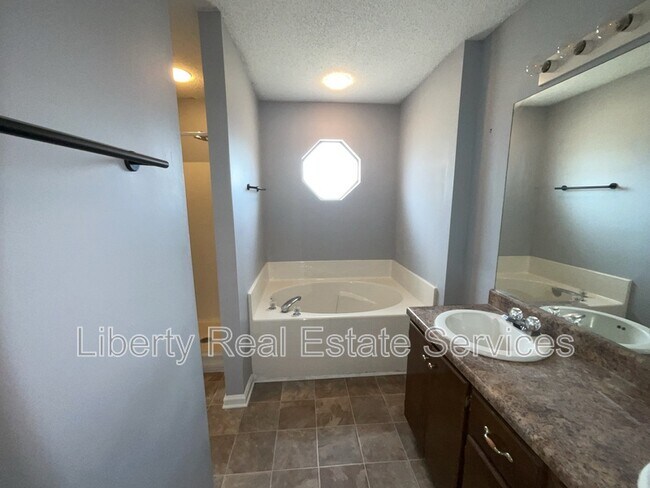 Photo - 215 Bridgemont Way