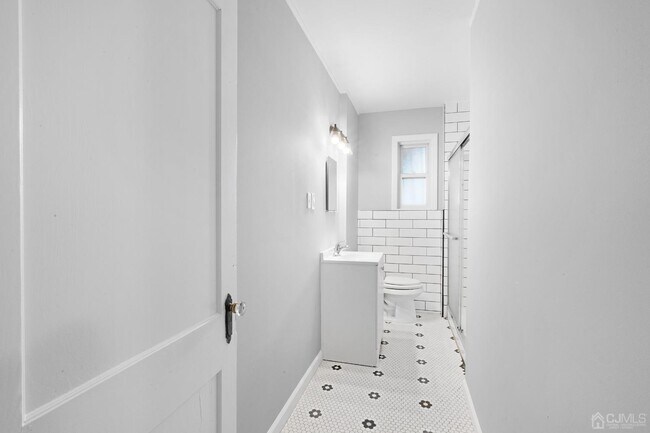 Photo - 107 Walnut Ave Unit 2