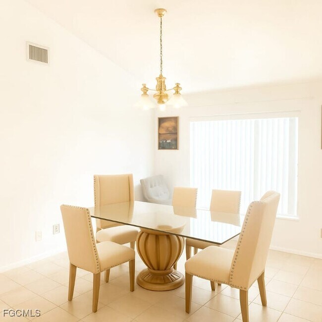 Photo - 1925 Gardner Ave