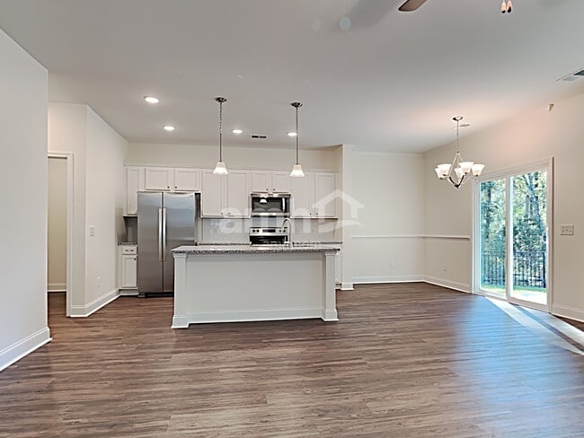 Photo - 507 W Lionel Rd