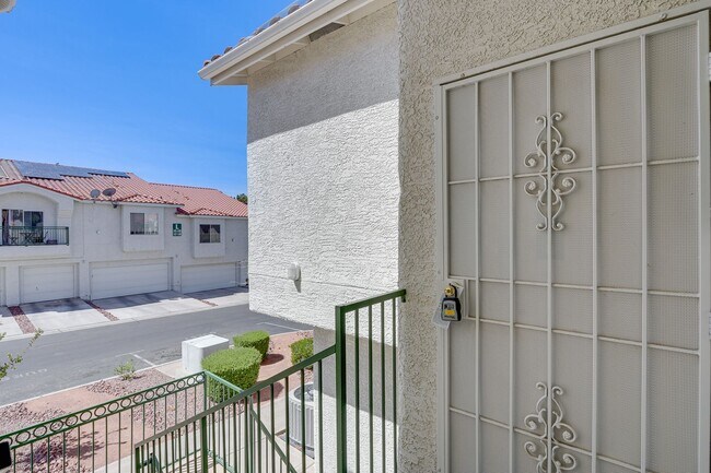 Photo - 2 BED 2 BATH CONDO READY FOR MOVE IN!