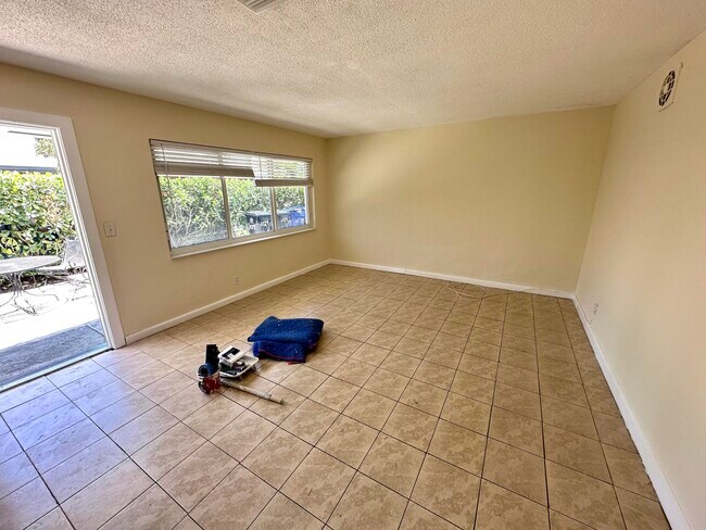 Photo - 1129 NE 15th St