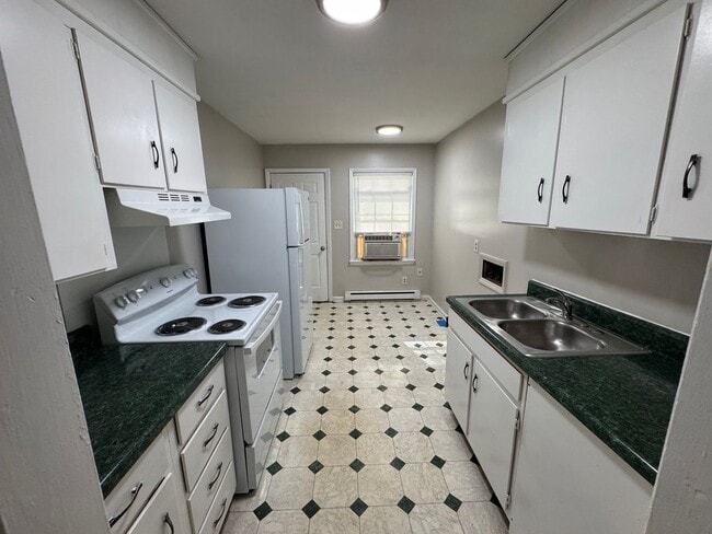 Building Photo - 3436 Washburn Ave