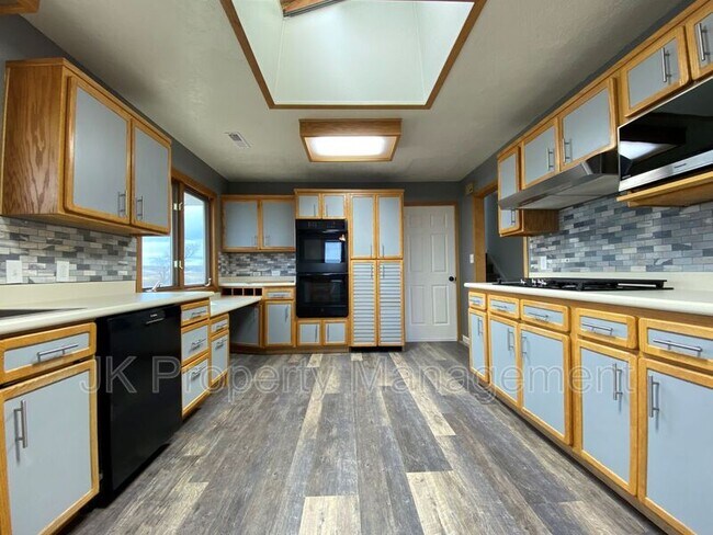 Photo - 23 Windsor Ln