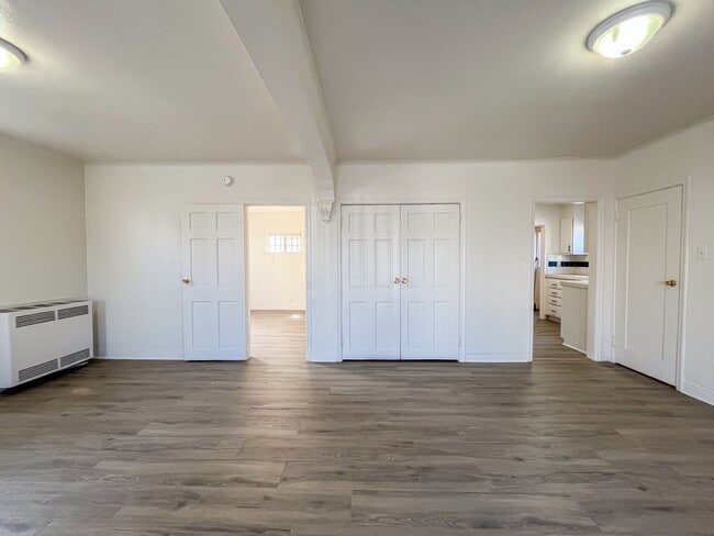 Photo - 1450 W 39th St