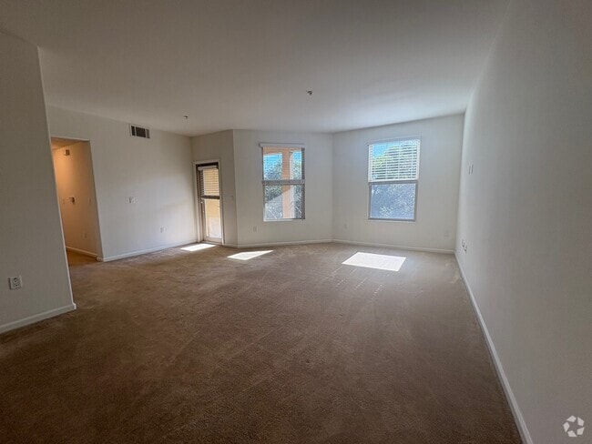 Building Photo - 128 N Oak Knoll Ave Unit 303 Rental