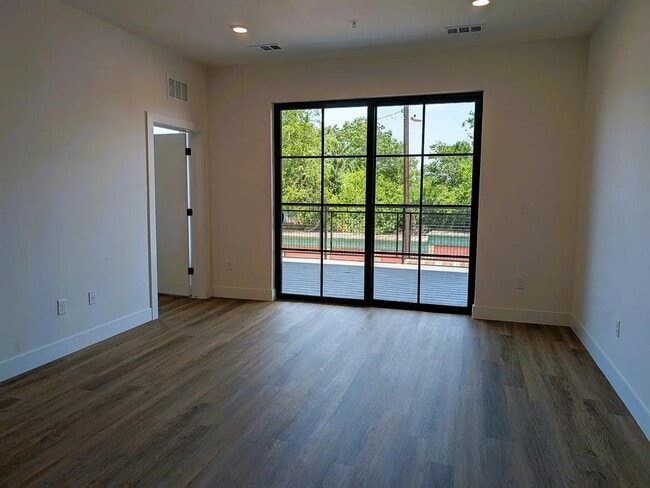 Photo - 4315 S Congress Ave Unit 233