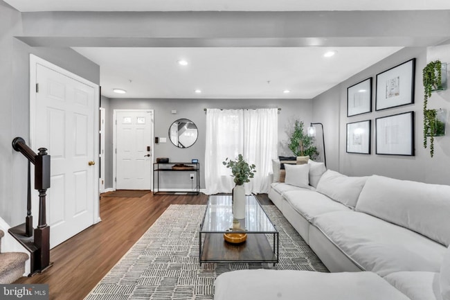 Photo - 7022 Oak Grove Way