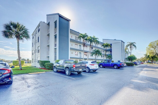 Building Photo - 7620 NW 18th St Unit 102