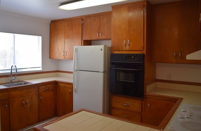 Photo - 512 Clover St