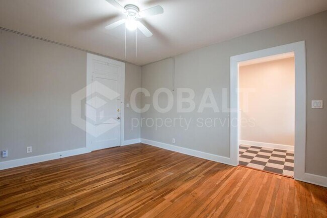 Photo - 674 Somerset Terrace NE