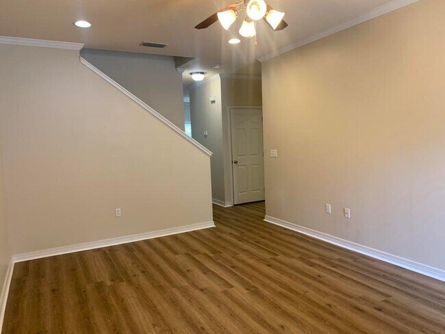 Photo - 1467 Bentley Cir