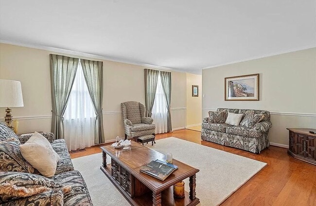 Photo - Charming Home! 4 Bedroom 2.5 Bathroom - Hopewell