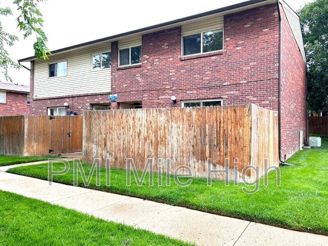 Photo - 8071 Wolff St