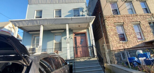 Building Photo - 300 New York Ave Unit 2 FLOOR