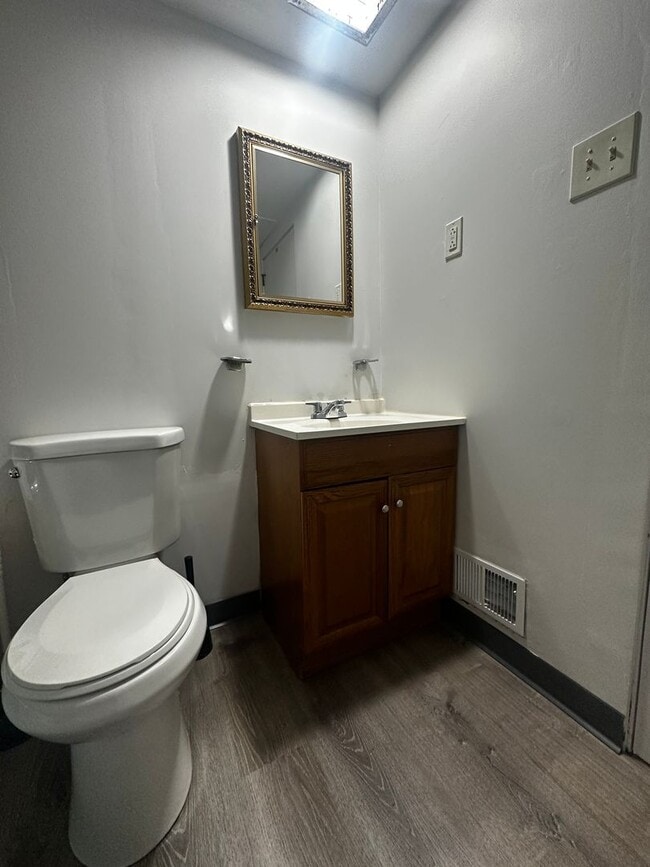 Photo - 1034 Chelton Ave Unit 3rd Floor