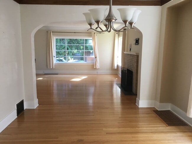 Photo - Great location 3 bed 1 bath home in Queen Anne
