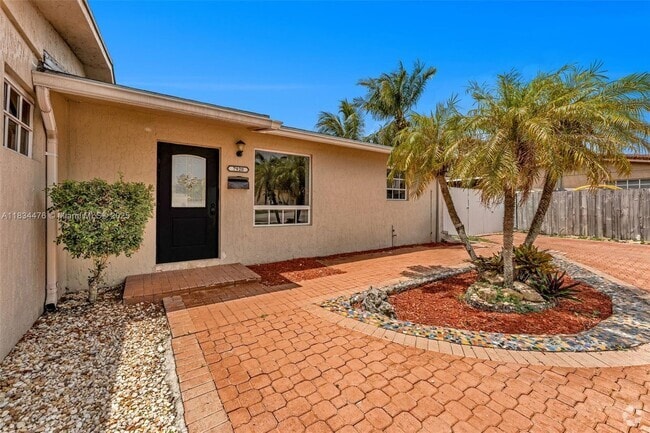 Building Photo - 7920 NW 171st St Rental