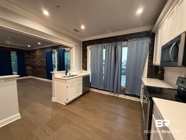 Photo - 102 N Alston St