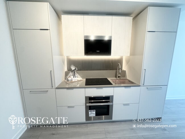 Photo - 2-Bedroom Condo with Parking, Private Garage, Locker & Balcony in Mississauga Unit 609