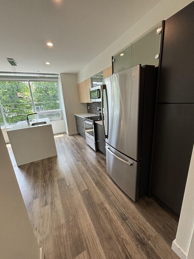 Photo - 5623-5623 Fenwick St Unit Aya203