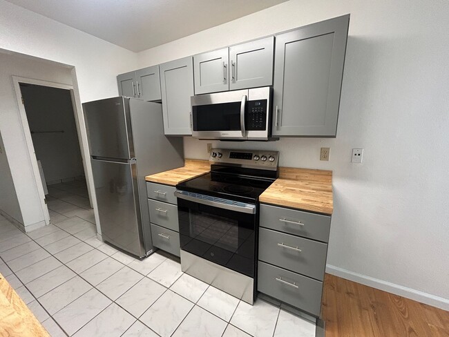 Photo - Charming 1/1 in Great Location Unit G1