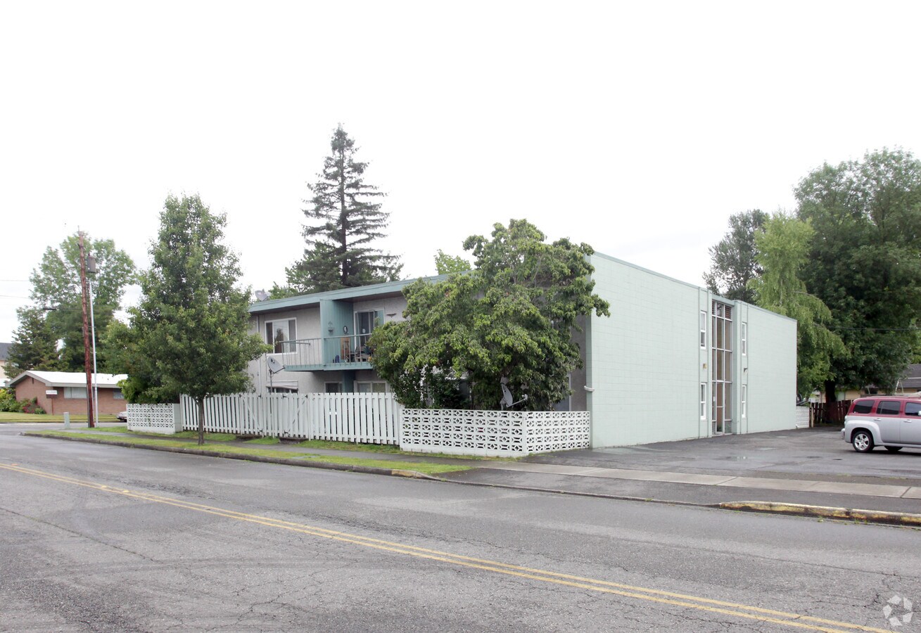 Photo - Skylite Court Apartments