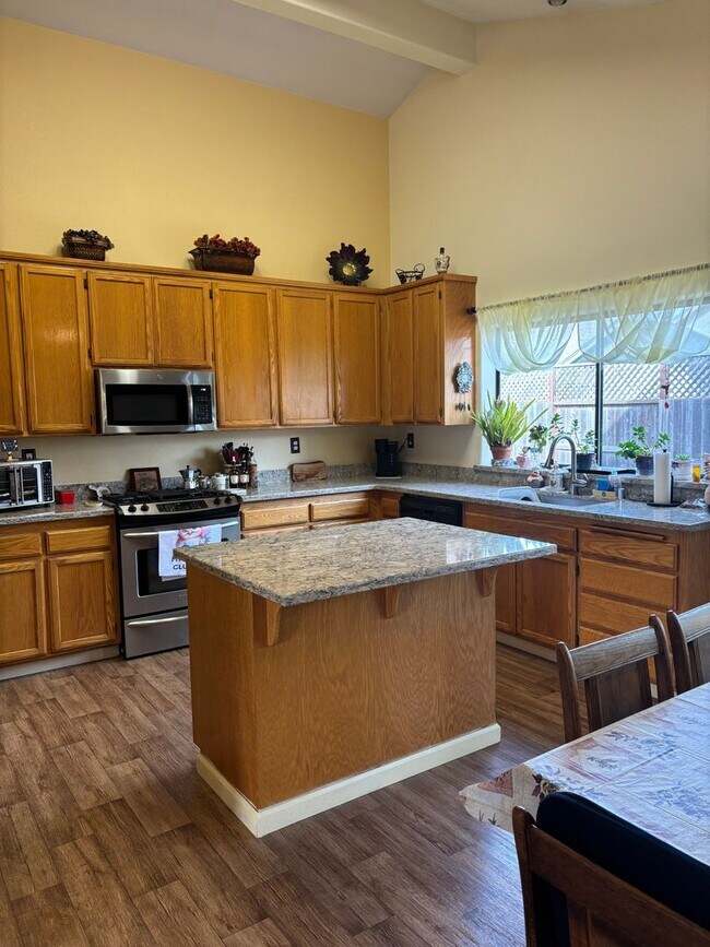 Photo - Unfurnished 3 bedroom 2 bath Home