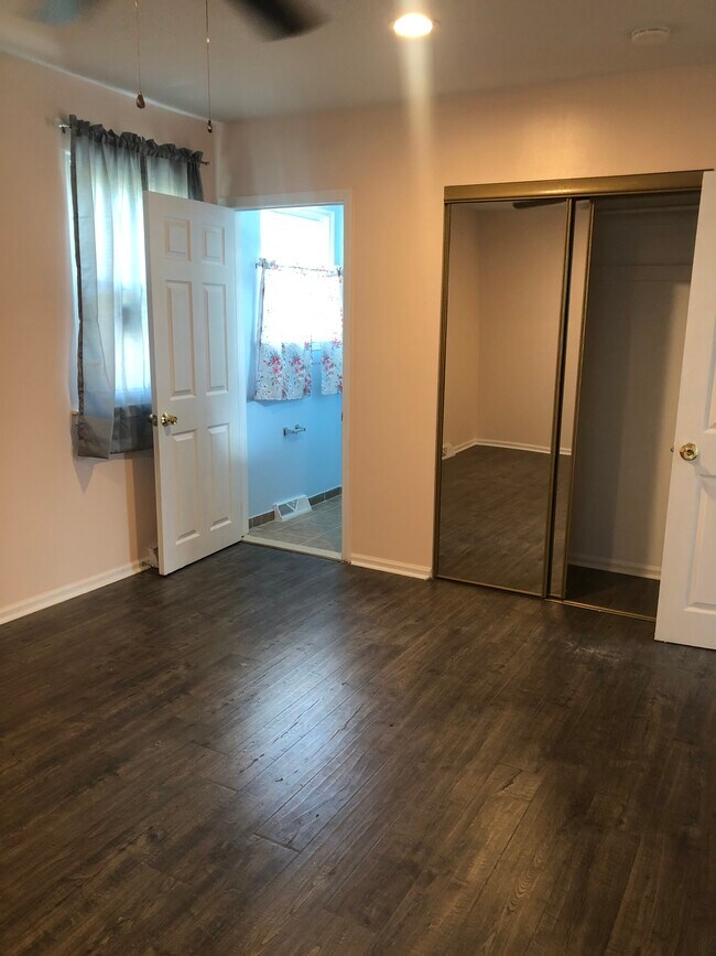 Photo - 4 Bedrooms 2&1/2 Bathrooms