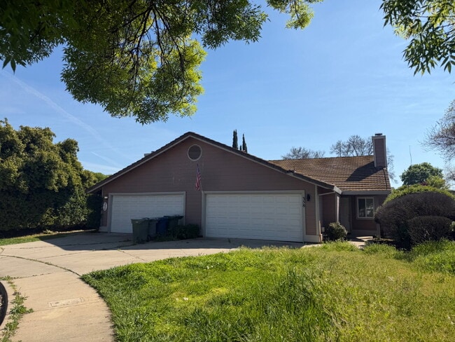 Building Photo - Charming 2-Bed, 2-Bath Haven in Merced!