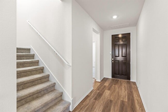 Photo - 213 Skipping Stone Run