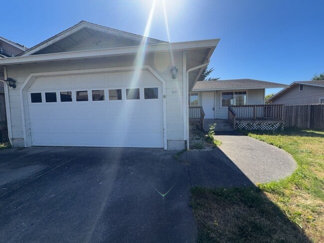 Building Photo - Pet Friendly! Spacious Ranch-Style 3 Bedroom, 1 Bathroom Home in the Heart of Fortuna