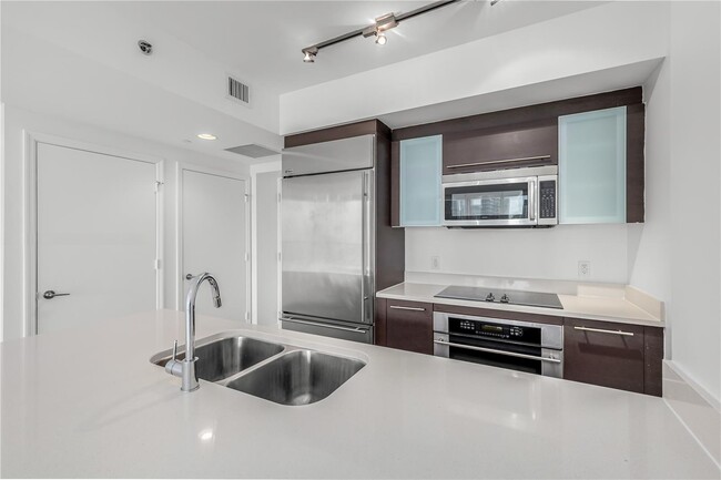 Photo - 55 SE 6th St Unidad 3208 Rental