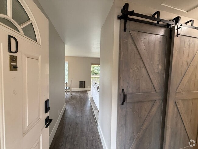 Building Photo - Recently Remodeled Condo in Villa La Jolla... Unit D