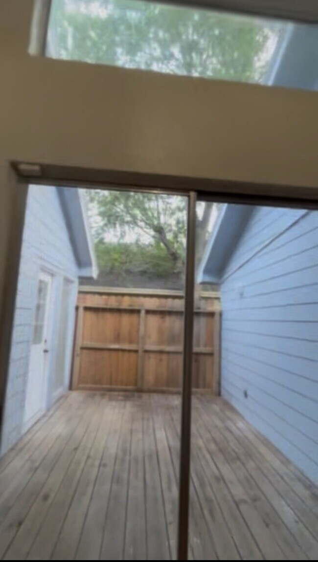 Building Photo - 1710 Blindlake Dr