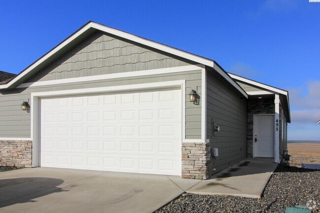 Building Photo - 4 Bed/2.5 Bath Home in West Richland
