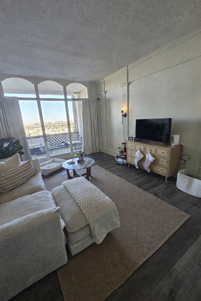 Building Photo - 14L Unit 1