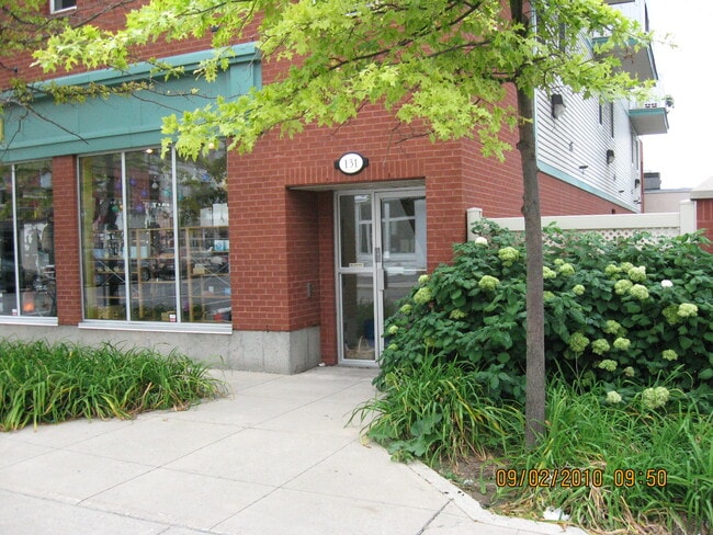 Building Photo - 131 Guigues Av Unit 6