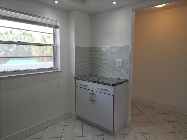 Photo - 4000 NE 170th St Unit 205