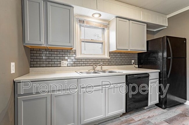 Photo - 1705 S Northern Blvd