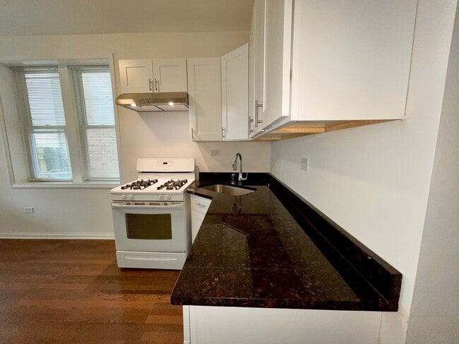 Photo - 4045 S Richmond St Unit 1