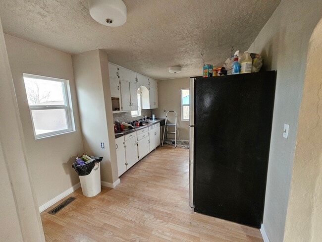 Kitchen - 715 W 8th St