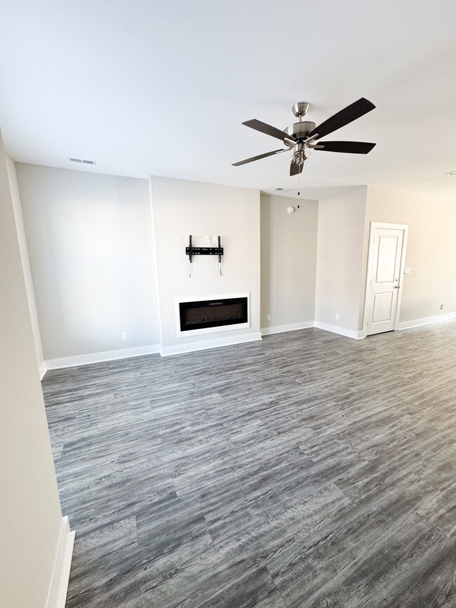 Photo - 19 Cuddington Ln