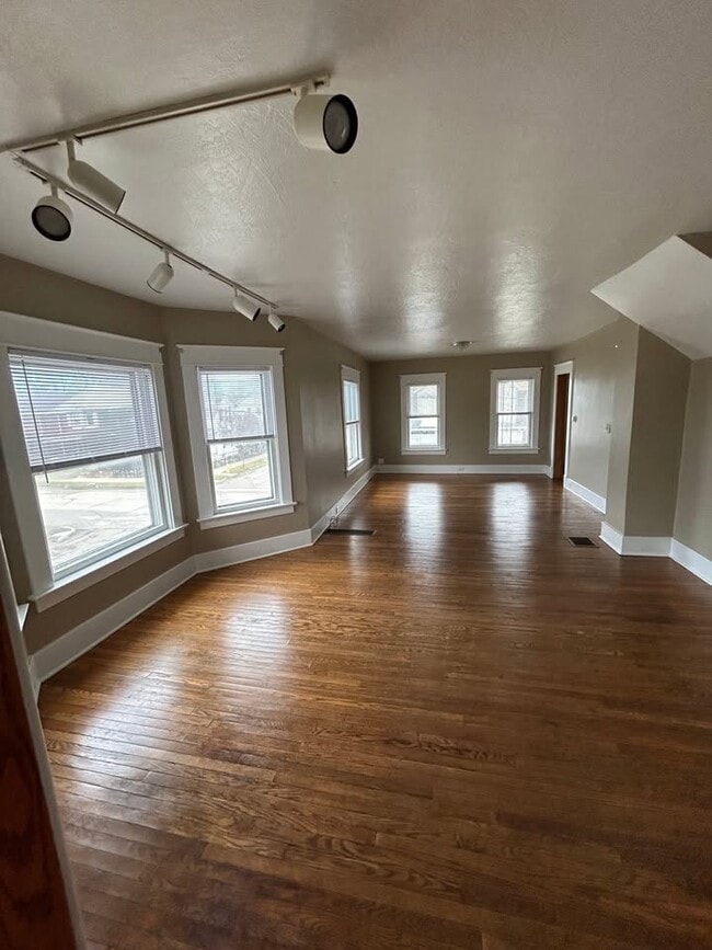 Photo - 2702 Raspberry St